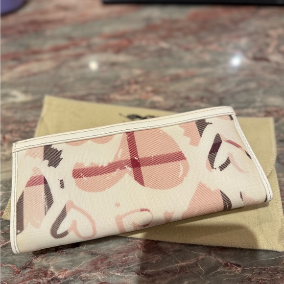 Burberry Heart Print Wallet - Picture 5 of 5